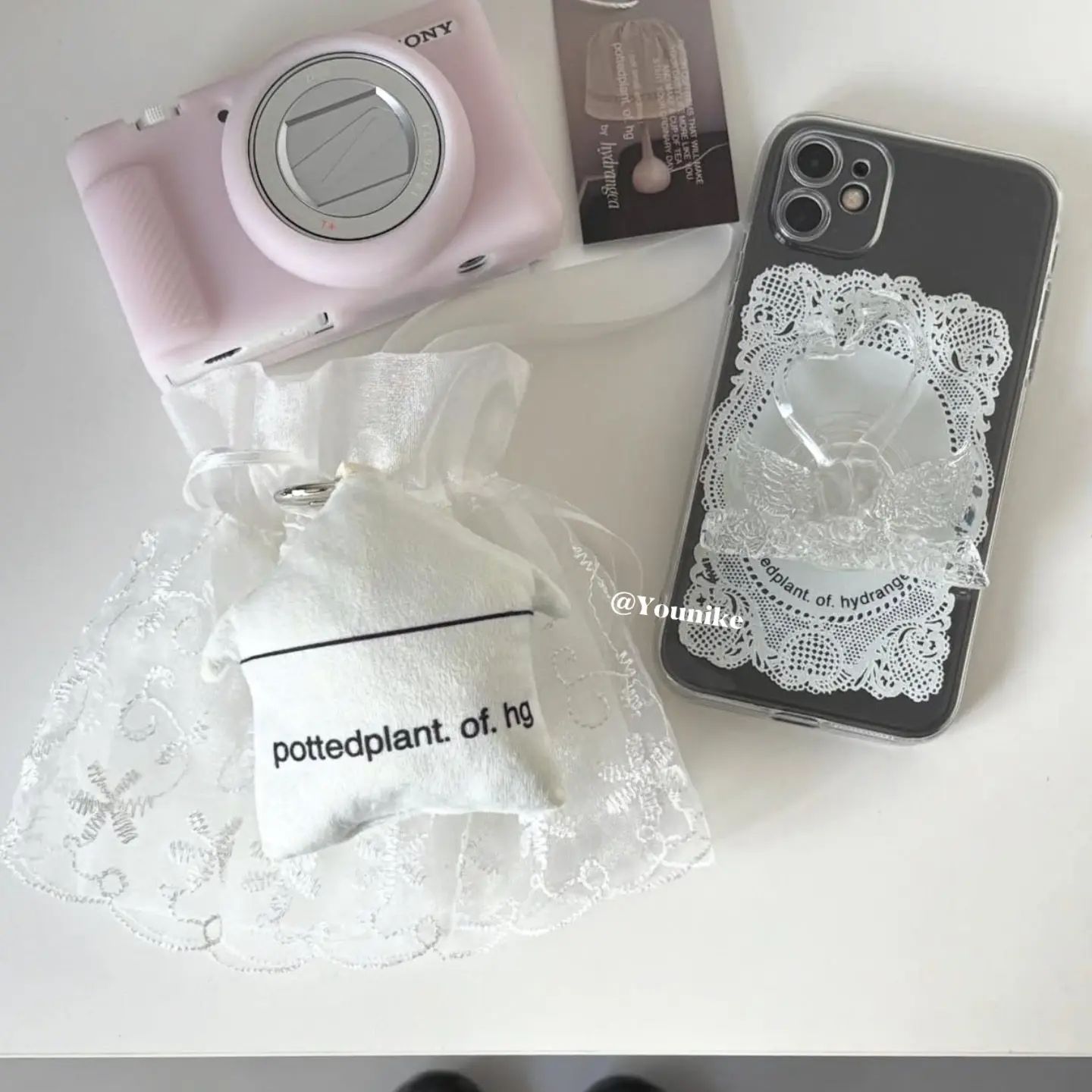 English Lace Art Student Retro - огляд і ціна Phone Cases Art